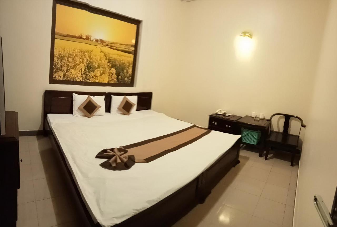 Tran Ly Hotel Hue Exterior photo