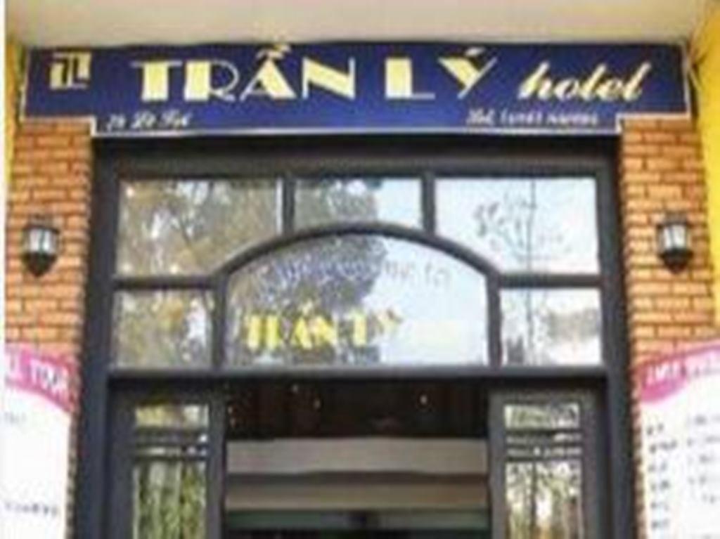 Tran Ly Hotel Hue Exterior photo