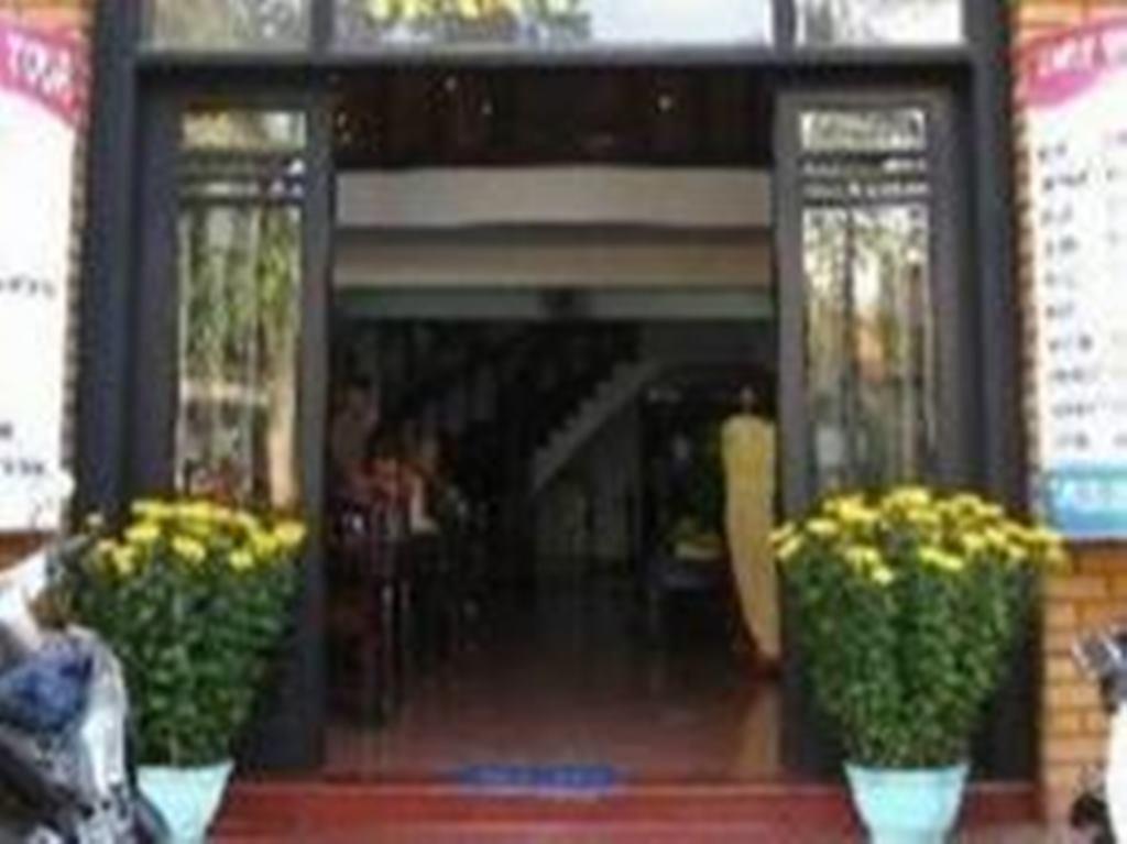 Tran Ly Hotel Hue Exterior photo